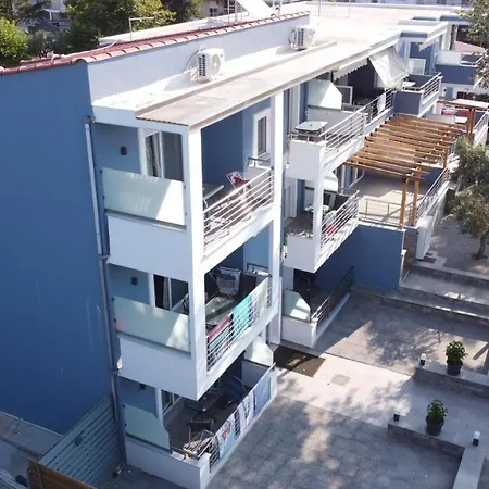 Isalos Suites Néa Péramos Esterno foto